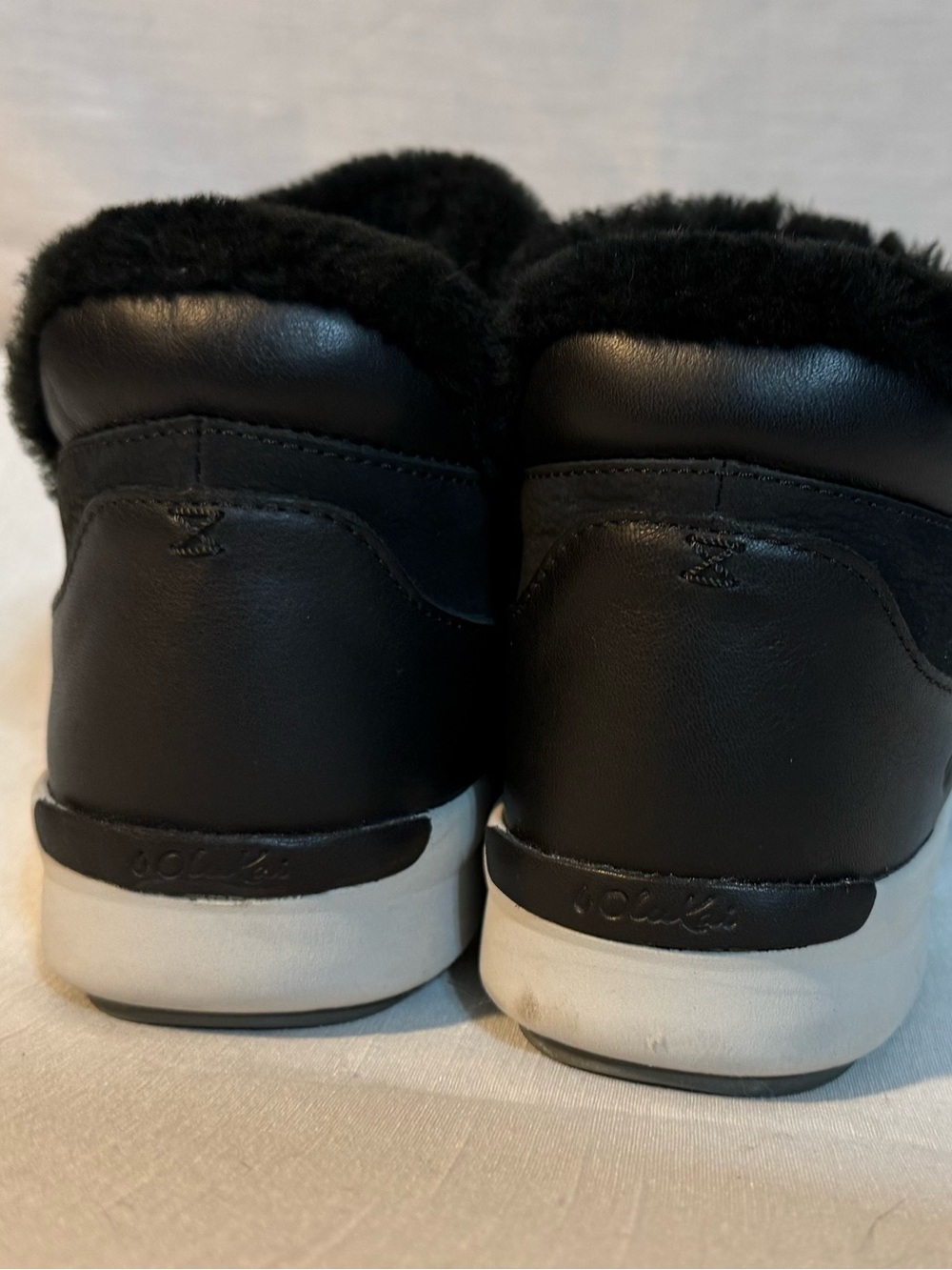 OluKai Malua Hulu Black Shearling Slip On Boots Womens 9.5 Waterproof - Picture 3 of 6